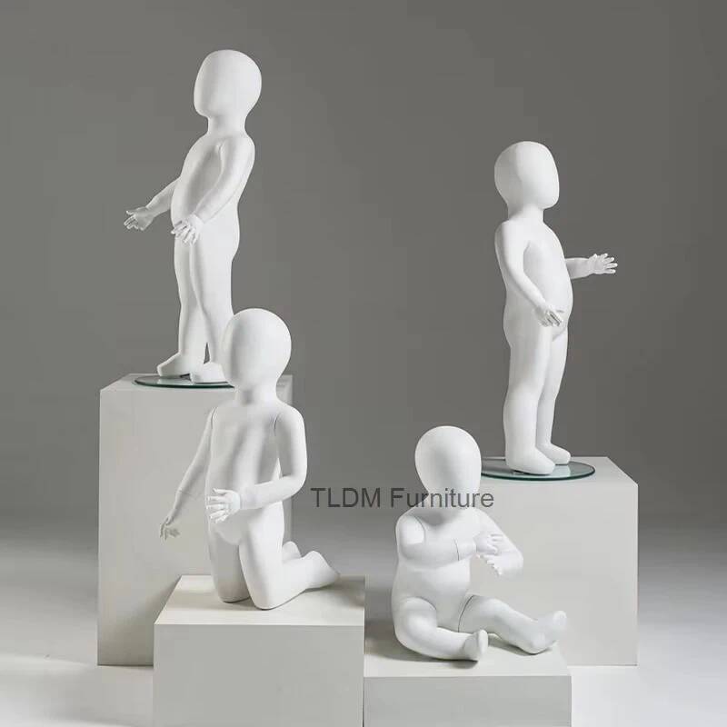 Baby Clothing Store - Kindermannequins Mat Wit Kinderkleding Baby Paspop